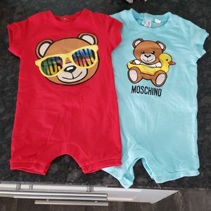 2 Moschino baby onsiez